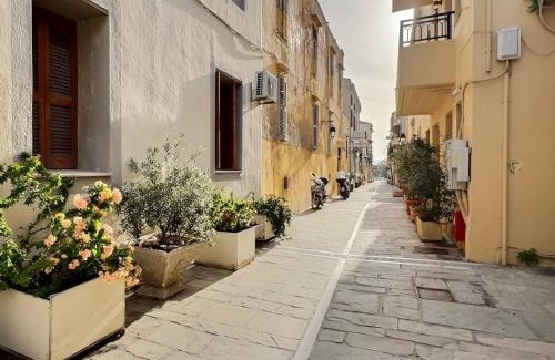 Old Town Rethymnon Apartment | Old Town Apartment near the Beach