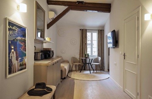 Le Suquet Apartment | Old Town Apartments By Villa Botanica