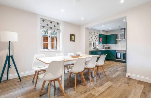 Cuddesdon House | Old Town Cottage, pet friendly, close to Oxford