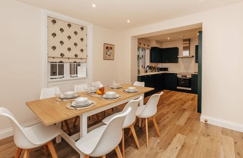 Cuddesdon House | Old Town Cottage, pet friendly, close to Oxford