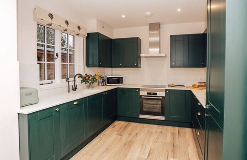 Cuddesdon House | Old Town Cottage, pet friendly, close to Oxford