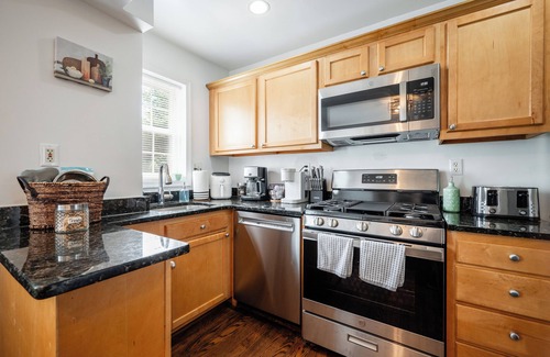 Potomac West House | Old Town Metro Fenced Yard Walkable 2 King Beds Townhome