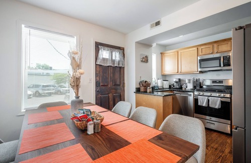 Potomac West House | Old Town Metro Fenced Yard Walkable 2 King Beds Townhome