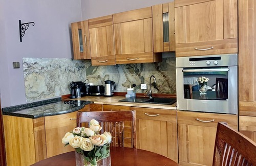 Old Town Apartment | Old Town Oasis: Artistic 2-Bedroom Gem Residence in the Crown of Barbican Walls