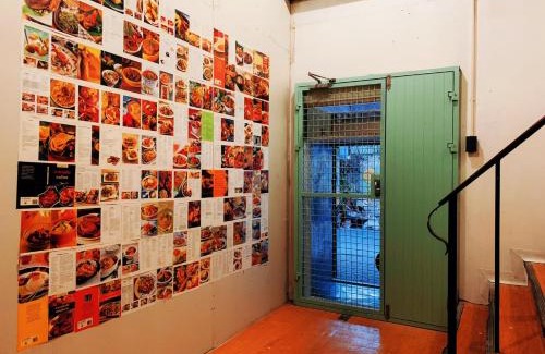 Chana Songkhram Hostel | Old Town Rambuttri Hostel
