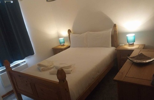 Hastings House | Old Town Retreat - Walking distance of most events (D/F)