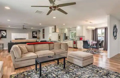 Scottsdale Highlands House | Old Town Scottsdale Oasis w/Heated Pool, Hot Tub, Fire Pit, Arcade & BBQ Grill