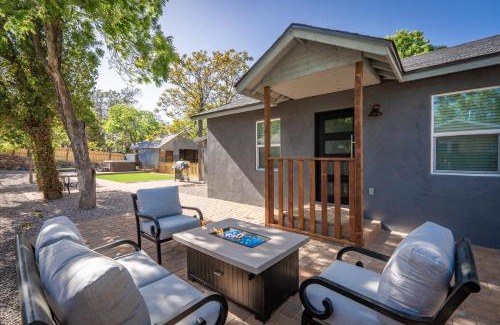 Cottonwood House | Old Town Stunner