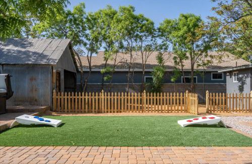 Cottonwood House | Old Town Stunner