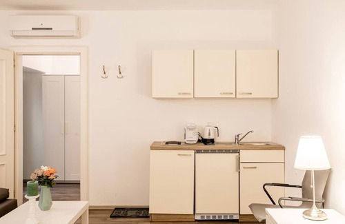 Innere Stadt Apartment | Old Town | Super Fast Wifi | Air Con