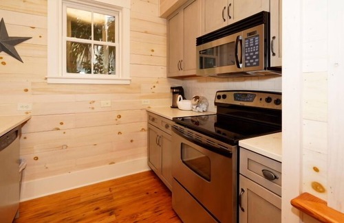 Olde Town Cottage | Old Towne Cottage premier location