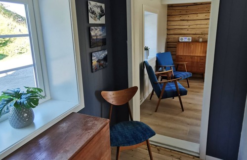 Vestvagøy House | Old traditional house by the sea, with wood-burning hot tub