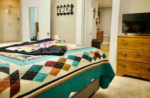 Macon Apartment | Old West chic in downtown Macon. Private parking!
