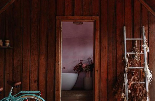 Ross House | Old World Charm - Simplistic Luxury Cottage