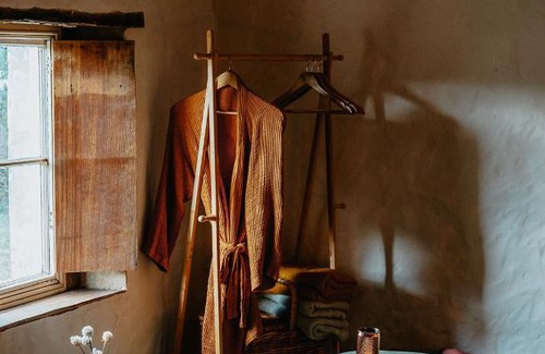 Ross House | Old World Charm - Simplistic Luxury Cottage