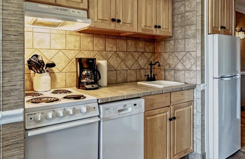 Gatlinburg Condo | Olde Gatlinburg Place Unit 510 - Great Location! Close to Town!