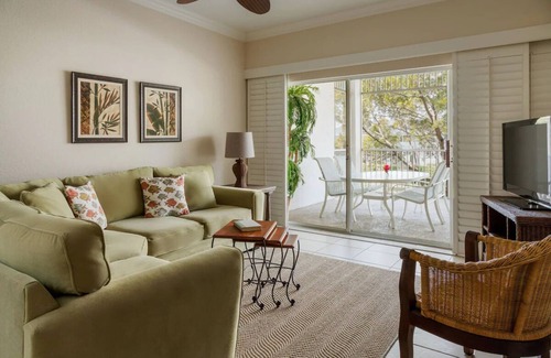 Marco Island Hotel | Olde Marco Deluxe 2BR Suite w/Gourmet Kitchen & Modern Coastal Décor
