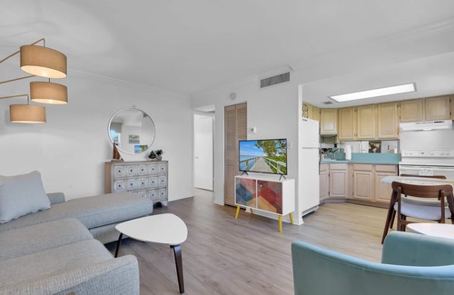 Marco Island Condo | Olde Marco Oasis! Charming, Beautiful & Great Location!