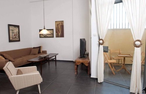 Jaffa Apartment | OLEI ZION 2/3 ROOMS 70 SQM BALCONY/3/- SHUK