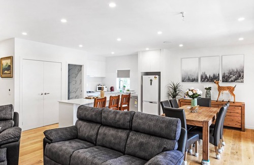 Olinda Apartment | Olinda Two Bedroom Apartment B2 - This beautiful and comfortably furnished apartment is centrally located in the village of Olinda.