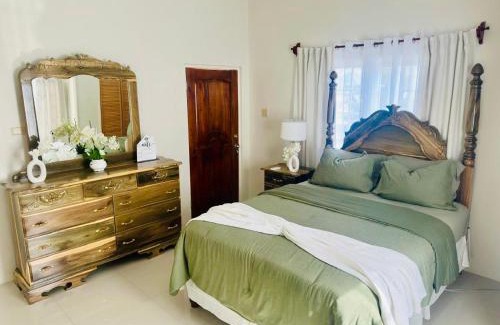 Runaway Bay Apartment | Olive Breeze