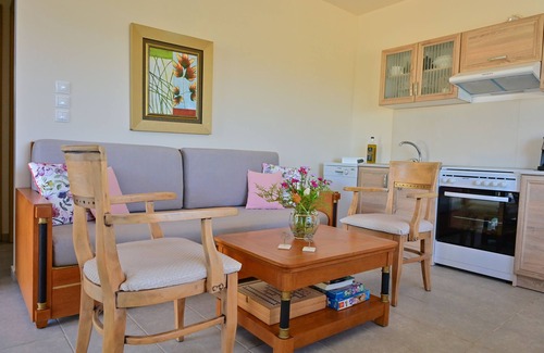 Kamilari Apartment | Olive Garden house