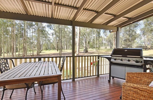 Pokolbin Cottage | Olive Grove 3 1 Bedroom Cabin with large Bath and walk to wineries
