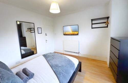 Vassall House | Oliver Room with Shared Bathroom Liberty