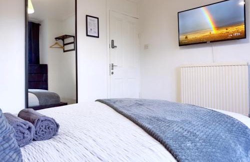 Vassall House | Oliver Room with Shared Bathroom Liberty