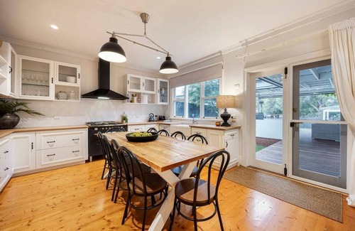 Yarra Glen House | Oliver's Cottage Yarra Valley | Spa and Sauna