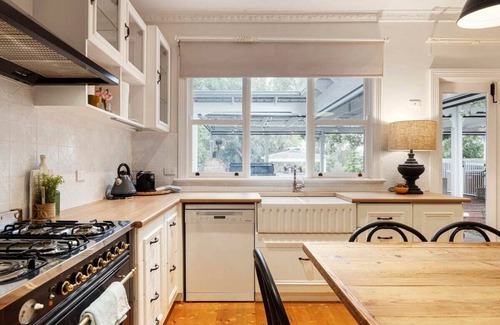 Yarra Glen House | Oliver's Cottage Yarra Valley | Spa and Sauna