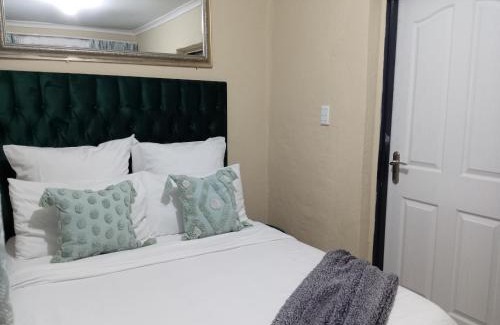 Krugersdorp House | Olivia Pines Guesthouse