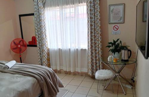 Krugersdorp House | Olivia Pines Guesthouse
