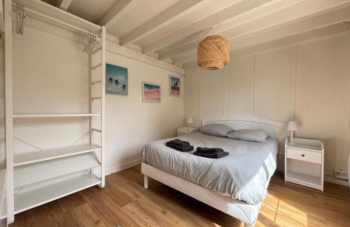 La Celle-sous-Gouzon House | Olivia Plage, charmante maison lumineuse bien équipée à 100 m des plages du débarquement, à Asnelles proche Arromanches, jardin, deux belles terrasses, parking