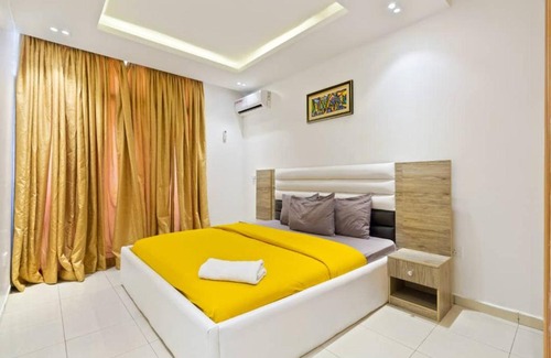 Ofin Apartment | OlliebeierArtApartment Charming recently refurbished three-bedroom apartment located in VI
