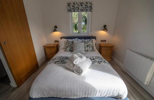 Boscundle Apartment | Olverstone Lodge, a beautiful Cornish lodge with wood burner & garden