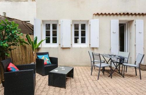 Saintes Apartment | Olympia - Terrasse, Parking gratuit, Thème Cinéma, Coeur de ville, Rez de chaussée, Fibre, Tv 4K