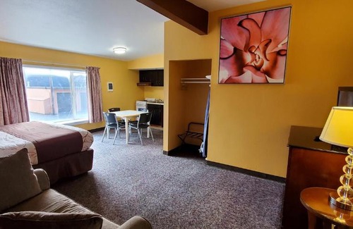 Aberdeen Hotel | Olympic Inn & Suites