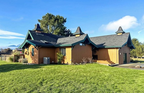 Sequim House | Olympic Oasis Tranquil Retreat Near Dungeness Wildlife Refuge Hot Tub