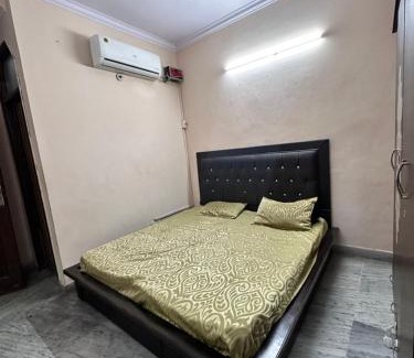 Karol Bagh Apartment | Om kuteer