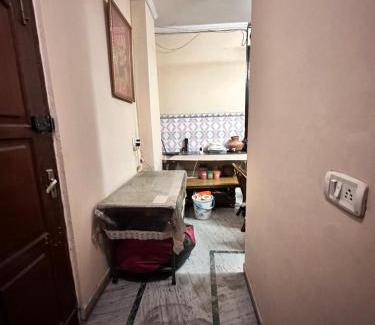 Karol Bagh Apartment | Om kuteer