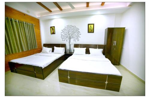 Kolhapur Hotel | Om Shree Yatri Niwas