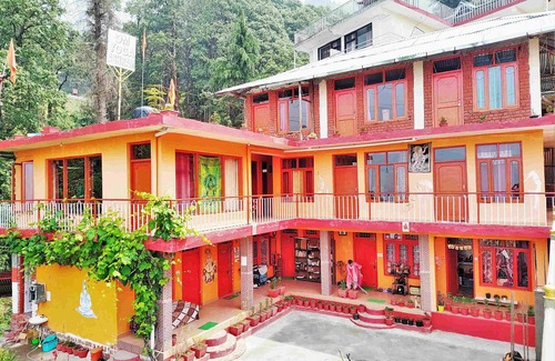 McLeod Ganj Apartment | Om Yoga Ashram for Best and Affordable 6 Days Yoga Meditation Retreat H.P India