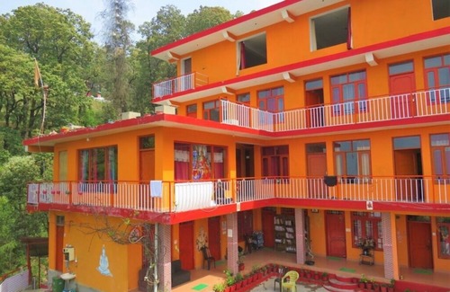 McLeod Ganj Apartment | Om Yoga Ashram for Best and Affordable 6 Days Yoga Meditation Retreat H.P India