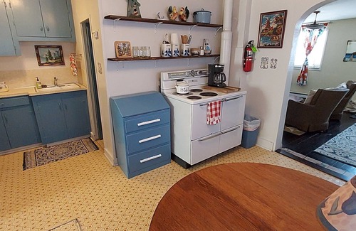 Red Lodge Cottage | Oma's 1890 Cottage with Hot Tub & Sauna in Red Lodge Montana