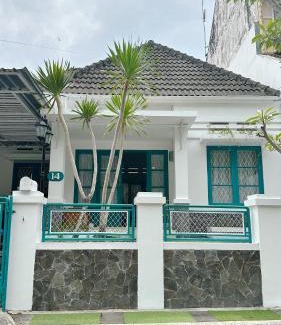 Depok Villa | OMAH LONDO - 4BR JOGJA CITY