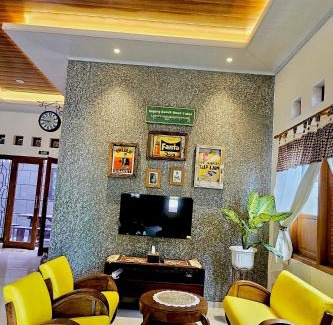 Yogyakarta House | Omah Tabon Jogja - Close to Malioboro