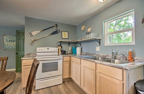 Omaha Condo | Omaha Apartment w/Yard - 15 Miles to Branson