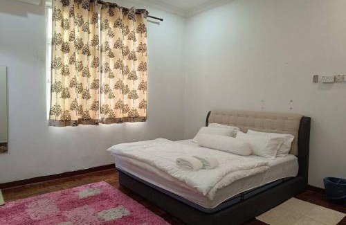 Bandar Sri Sendayan House | Omar Little Palace - 4 Bedroom Homestay Seremban