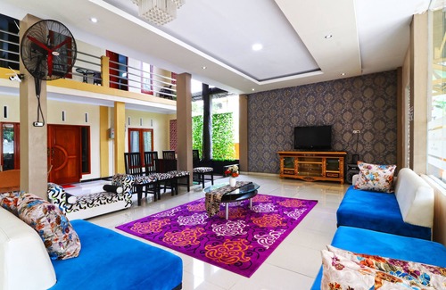Cibinong House | Ombey Guest House